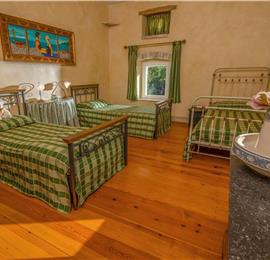5 Bedroom Istrian Villa Estate with Large Pool and Gardens near Barban, Sleeps 12
